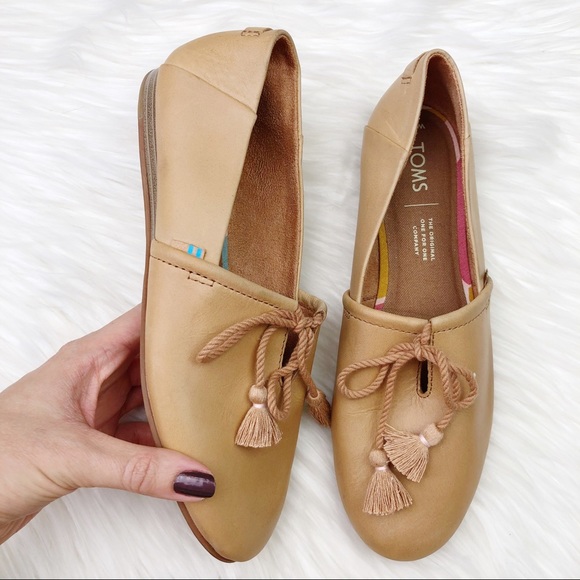 toms kelli flats honey